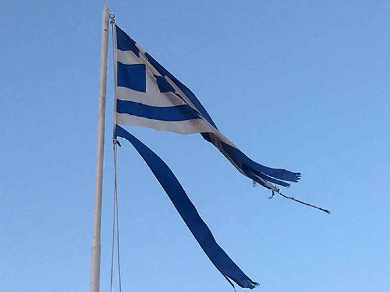 Κουρελιασμένη σημαία στην Κυπαρισσία