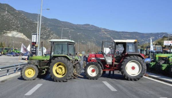 Ανεξάρτητα μπλόκα Πελοποννήσου: &quot;Αποσύρουμε προσωρινά τα τρακτέρ&quot;