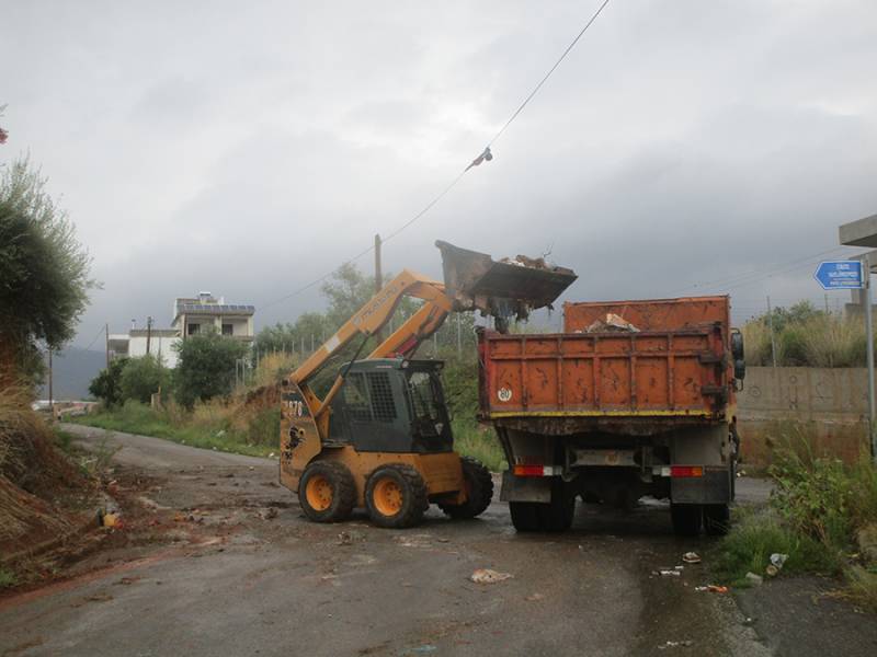 Παρέμβαση καθαρισμού στην Αγία Τριάδα