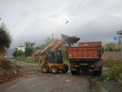 Παρέμβαση καθαρισμού στην Αγία Τριάδα