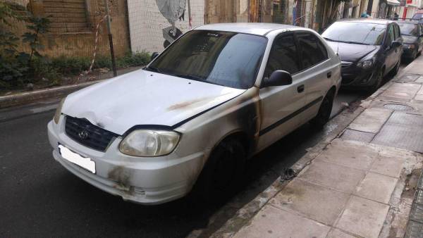 Καλαμάτα: Φωτιά σε αυτοκίνητα στην οδό Αναγνωσταρά