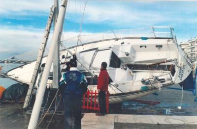 Δεν τον αποζημιώνουν: Ζημιές σε "χριστουγεννιάτικο" ιστιοφόρο στην Καλαμάτα