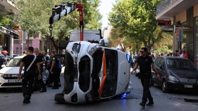 Έχασε την ζωή του 54χρονος ασθενής μετά από ανατροπή ασθενοφόρου στο Γουδί (βίντεο)