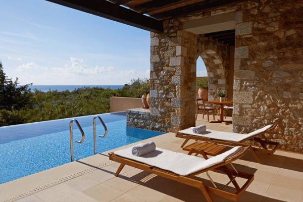 Τα ξενοδοχεία της Costa Navarino στα κορυφαία της Ευρώπης