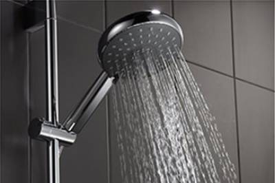 Κλιματική αλλαγή: Ένας στους δύο Έλληνες δεν κάνει ντουζ για πάνω από πέντε λεπτά