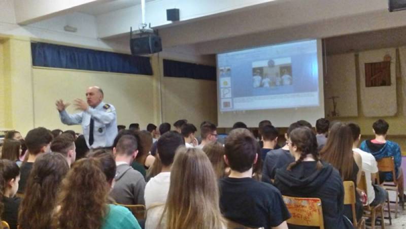 Ο διευθυντής Αστυνομίας Μεσσηνίας στο 4ο Λύκειο Καλαμάτας για την κυκλοφοριακή αγωγή