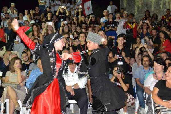 Ξεκίνησαν και συνεχίζονται οι «Κυπαρισσιακές Ηλιαχτίδες»