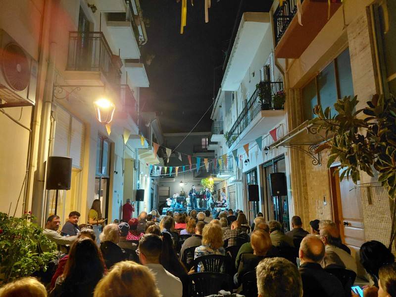 Πολυχώρος KNE: Αφιέρωμα στο λαϊκό και εργατικό τραγούδι με μεγάλη συμμετοχή