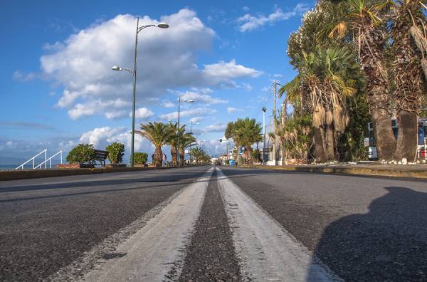 “Ψίχουλα” για την ανάπλαση της Παραλίας