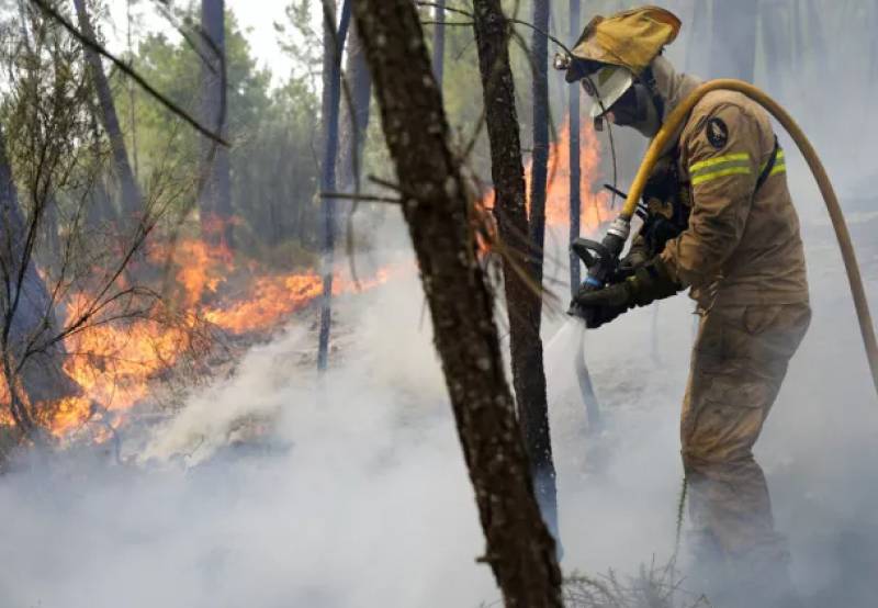 Πορτογαλία: Αναζωπυρώθηκε η πυρκαγιά στον εθνικό δρυμό της Σέρα ντα Εστρέλα