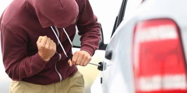 Μάστιγα οι κλοπές από αυτοκίνητα στην Ελαία
