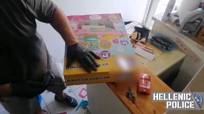 Μέσα σε κουτιά με παιδικά παιχνίδια διακινούσαν τα ναρκωτικά οι δύο νεαροί στο Ηράκλειο!