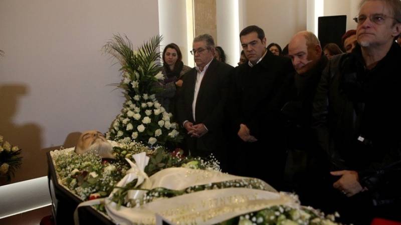 Το τελευταίο αντίο στον Θάνο Μικρούτσικο