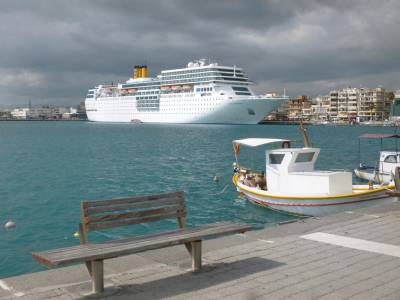 1.000 τουρίστες έφερε το «Costa Neoromantica» στην Καλαμάτα