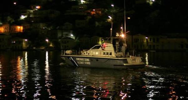 Στην Καλαμάτα οδηγείται τελικά το πλοίο με τους 104 μετανάστες και πρόσφυγες
