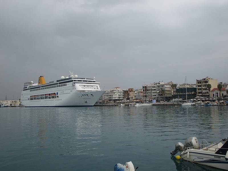 1.167 τουρίστες έφερε το "Costa Neoriviera" στην Καλαμάτα