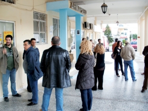 Κατέλαβαν το Δημαρχείο Κυπαρισσίας