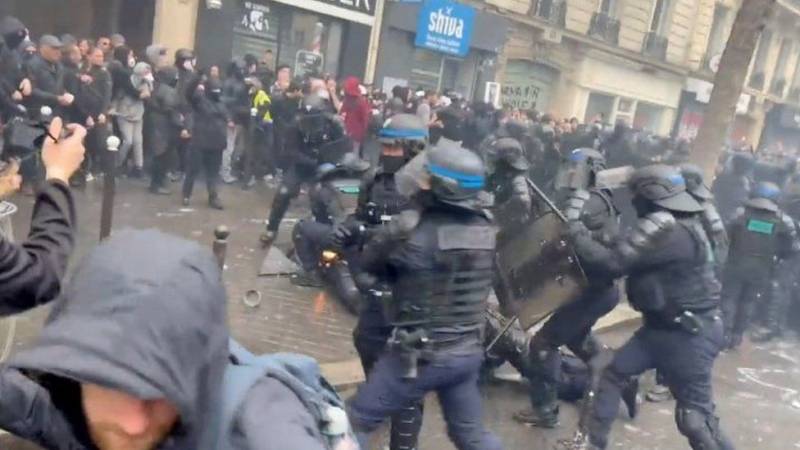 Γαλλία: Τουλάχιστον 108 αστυνομικοί τραυματίες στις διαδηλώσεις της Πρωτομαγιάς - 291 συλλήψεις