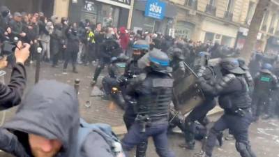 Γαλλία: Τουλάχιστον 108 αστυνομικοί τραυματίες στις διαδηλώσεις της Πρωτομαγιάς - 291 συλλήψεις