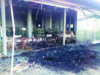 Εμπρησμό "βλέπει" ο Κατσίβελας στο Τουριστικό Περίπτερο Κυπαρισσίας