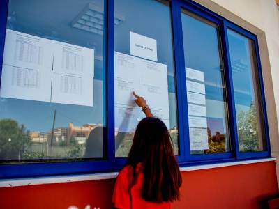 Πανελλαδικές Εξετάσεις: Εκτιμήσεις για το πώς θα κινηθούν οι βάσεις