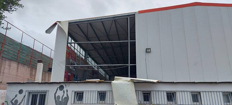 Οι άνεμοι ξήλωσαν το Κλειστό Γυμναστήριο Κυπαρισσίας