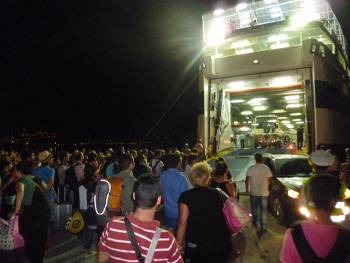 Mε το πλοίο &quot;Βιτσέντζος Κορνάρος&quot;: Οικονομικό ταξίδι Καλαμάτα - Κρήτη