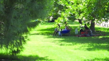 Κάμπινγκ τσιγγάνων σε πάρκα - παραλίες