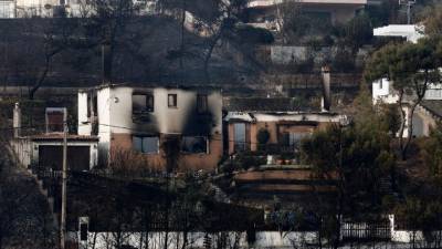 Μαρτυρίες κατοίκων Νέου Βουτζά: «Μέσα σε μισή ώρα η φωτιά σάρωσε τα πάντα» (Βίντεο)
