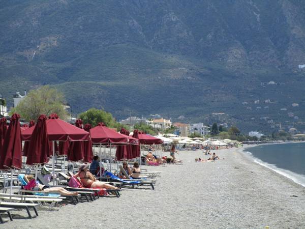 Ζητούν παράταση για τις κατασκευές στην παραλία οι επαγγελματίες της Καλαμάτας