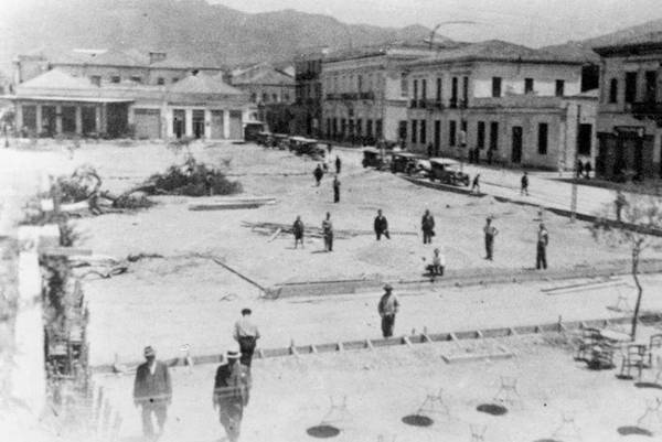Η πρώτη διαμόρφωση της πλατείας