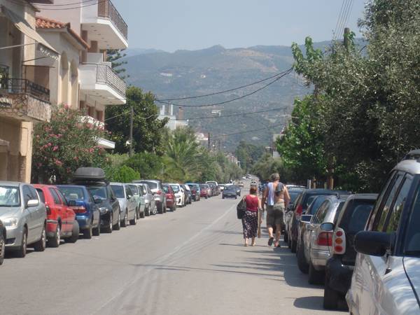 Ανακατασκευή πεζοδρομίων σε Αύρας, Ηρώων και Ποσειδώνος