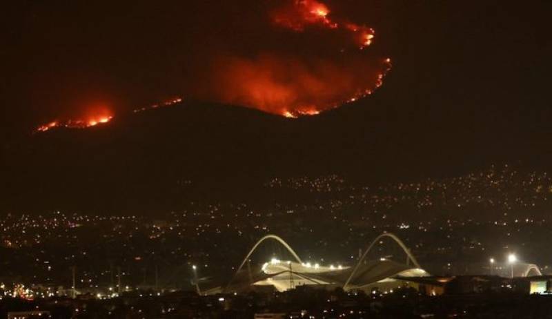 Φωτιές: Αγωνία στην Πάρνηθα, απειλείται ο Εθνικός Δρυμός - Πέμπτη μέρα πύρινης κόλασης στην Αλεξανδρούπολη (βίντεο)