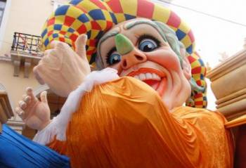 Αρματα για το καρναβάλι στο Χανδρινού