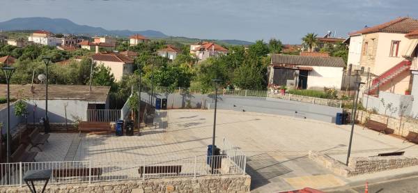 Εγκαινιάστηκε η νέα πλατεία στο Στρέφι