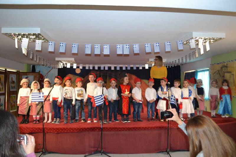 Γιόρτασαν την 25η Μαρτίου στη “Λιλιπούπολη”