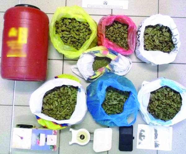 Δύο φίλοι με 3,4 κιλά χασίς σε σπίτι στην Καλαμάτα