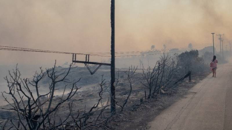 Έφθασε στη Ρόδο το κυβερνητικό κλιμάκιο για τις πυρκαγιές