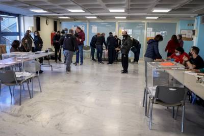 Εκλογές ΚΙΝΑΛ: Πολύ μεγάλη προσέλευση στις κάλπες - Ανοιχτό ενδεχόμενο παράτασης σε εκλογικά τμήματα (Βίντεο)