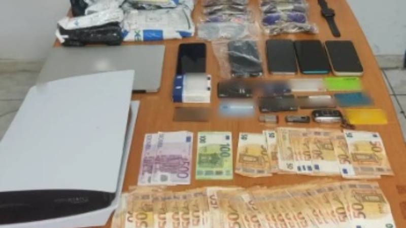 «Ξεσκεπάστηκε» συμμορία που διέπραττε διαδικτυακές απάτες - Πάνω από 150.000 ευρώ η «λεία» της