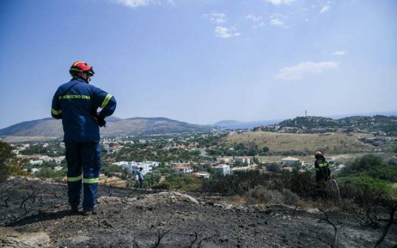 Υπό μερικό έλεγχο η φωτιά στην Αρχαία Κόρινθο