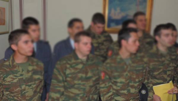 Η χορωδία του 9ου Συντάγματος στο Ειδικό Σχολείο Καλαμάτας