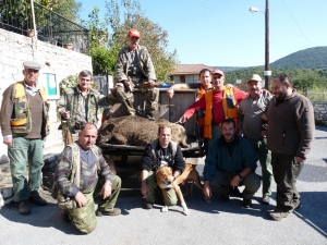 Η παρέα: Από αριστερά επάνω, Κωνσταντίνος Μπεκιάρης, Βασίλης Μπεκιάρης, Γιάννης Διονυσόπουλος, Παναγιώτης Κατσιμαγκλής, Θανάσης Καπούτσης, Χρόνης Χρονόπουλος, Σωτήρης Βλαχόπουλος, και καθιστοί οι Γιάννης Παναγιωτόπουλος, Τάσος Δογάνης, Δημήτρης Μεντής