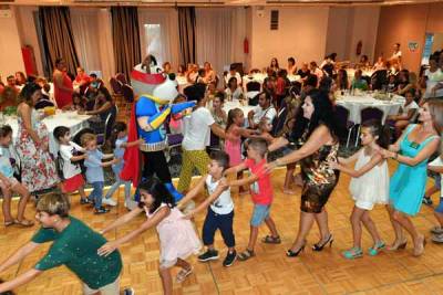 Kέντρα ξένων γλωσσών Κέλλυ Μακροπούλου: Πάρτι πριν την επιστροφή στις σχολικές υποχρεώσεις