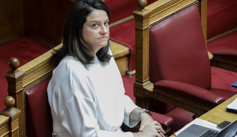 Κολλέγιο Αθηνών: Κάλυψη - απόκρυψη από την Κεραμέως για τον κανονισμό περί σεξουαλικής παρενόχλησης