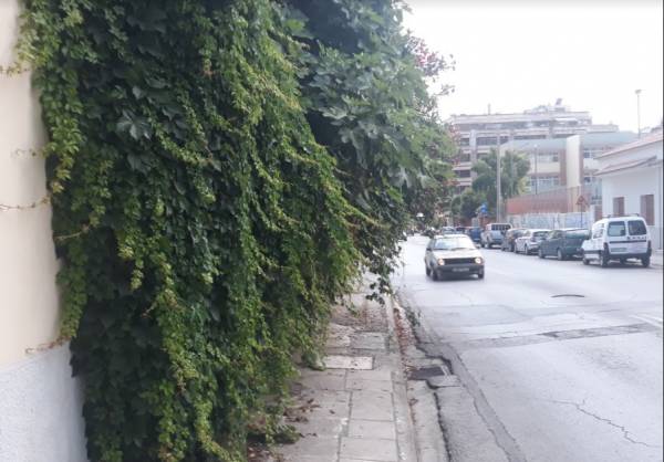 Κάλυψαν το πεζοδρόμιο...