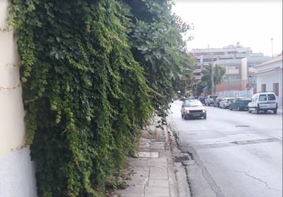 Κάλυψαν το πεζοδρόμιο...