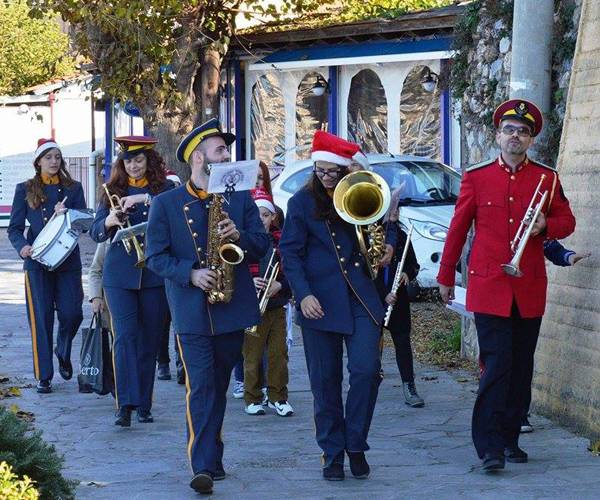 Χριστουγεννιάτικες μελωδίες από τη Φιλαρμονική και τη χορωδία στη Δυτική Μάνη