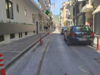 Δύσκολη η διέλευση των αυτοκινήτων