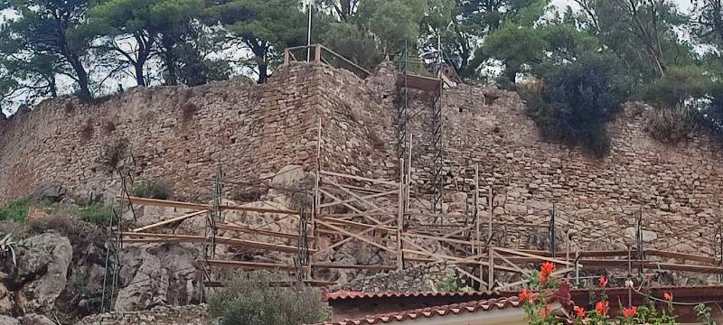 Προχωρούν οι εργασίες στο Κάστρο Κυπαρισσίας
